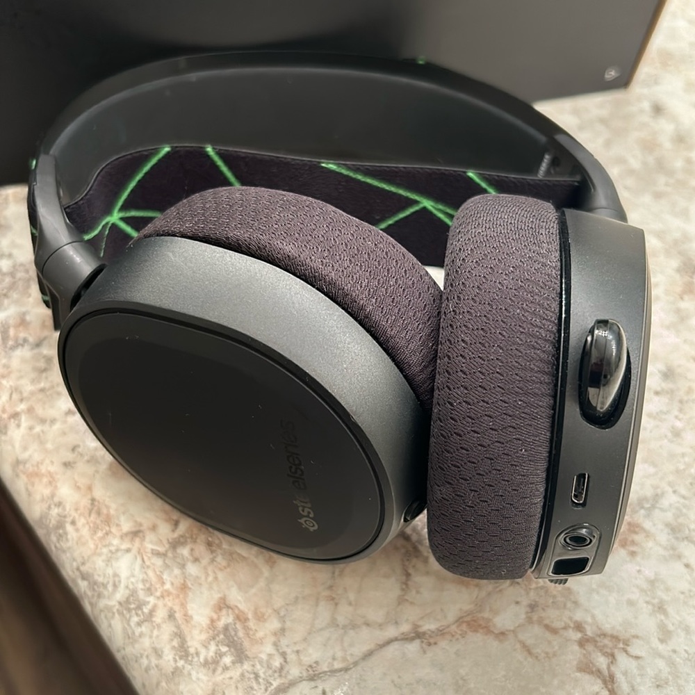 SteelSeries Arctis 9 Dual Wireless Gaming Headset – Bluetooth